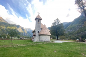 Fra Tirana: 2-dages guidet tur i Theth National Park