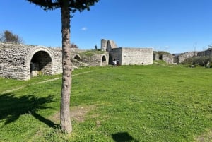 Von Tirana aus: Berat und Belshi See Tagestour