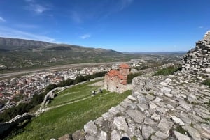 Von Tirana aus: Berat und Belshi See Tagestour