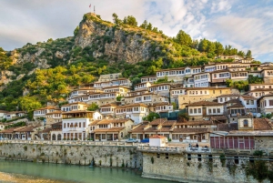 Au départ de Tirana : Berat, lac Belshi et dégustation de vin en soirée