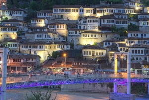 Au départ de Tirana : Berat, lac Belshi et dégustation de vin en soirée