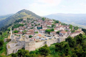 Au départ de Tirana : Berat, lac Belshi et dégustation de vin en soirée
