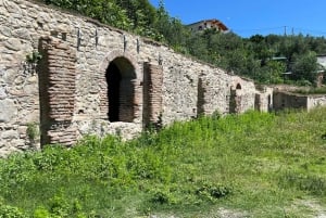 Z Tirany: wycieczka do miasta Berat, jeziora Belshi i łaźni rzymskich