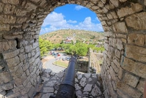 Z Tirany: wycieczka do miasta Berat, jeziora Belshi i łaźni rzymskich