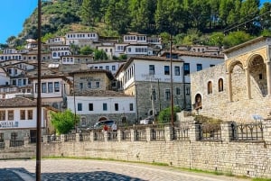 Z Tirany: wycieczka do miasta Berat, jeziora Belshi i łaźni rzymskich