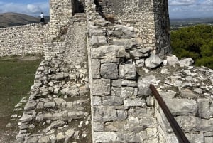 Z Tirany: wycieczka do miasta Berat, jeziora Belshi i łaźni rzymskich