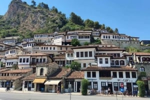 Fra Tirana: Berat by og slot - guidet tur