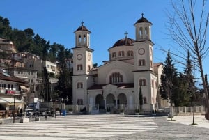 Vanuit Tirana: dagtour naar Berat met toegang tot het kasteel