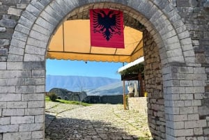 Vanuit Tirana: dagtour naar Berat met toegang tot het kasteel