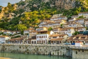 Fra Tirana: Berat-dagstur med afhentning og aflevering på hotel