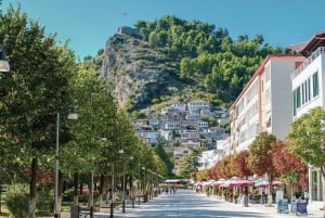 Tiranasta: Beratin päiväretki hotellin nouto ja kyyditys