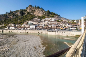 Desde Tirana: Berat, UNESCO y el lago Belshi