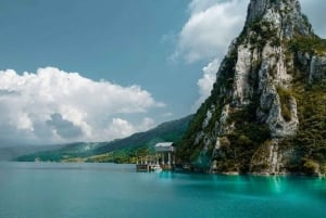Desde Tirana: Excursión de un día a la Aventura y Senderismo del Lago Bovilla