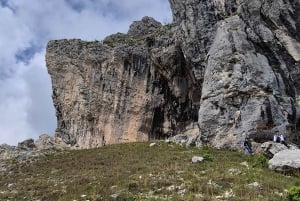 From Tirana: Bovilla Lake Hiking Tour & Professional Photos