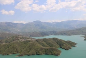 Z Tirany: Wycieczka piesza nad jezioro Bovilla z transferem do hotelu