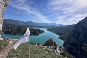Depuis Tirana - Lac Bovilla, château de Kruja, randonnée facultative au mont Gamti