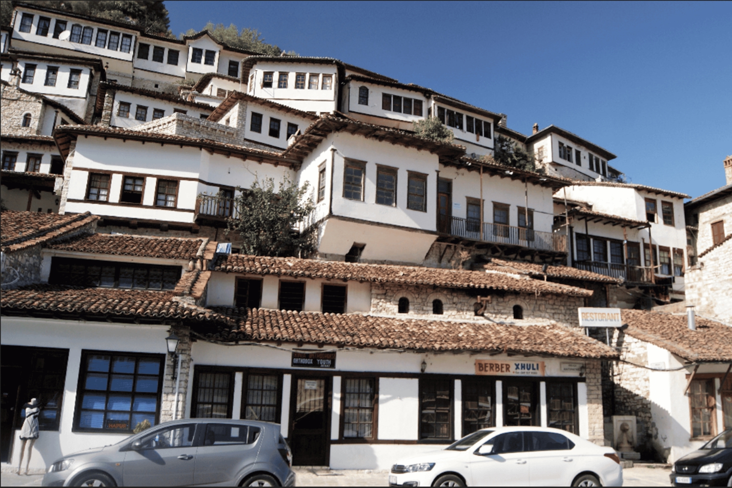 Desde Tirana: Excursión Diaria a Berat | UNESCO y Belsh (Bodega)