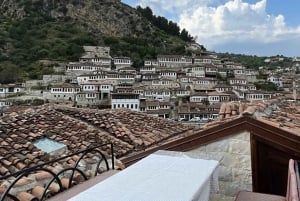 Da Tirana: Tour giornaliero a Berat | UNESCO & Belsh (Cantina)