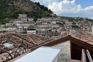 Desde Tirana: Excursión Diaria a Berat | UNESCO y Belsh (Bodega)