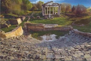 Vanuit Tirana/Durrës: dagtocht naar Apollonia en het Zvernec-klooster