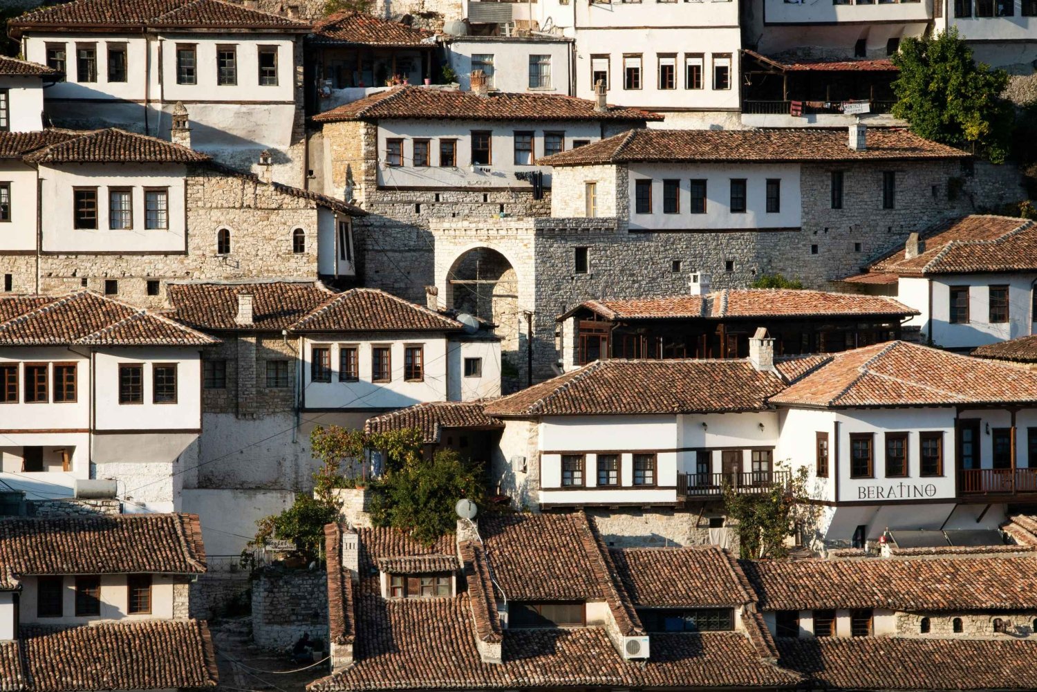 Från Tirana, Durres: Dagsutflykt till Berat och Belsh