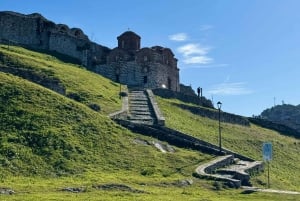 Desde Durrës/Golem: Tour en barco por Sazan, la cueva de Ali y Karaburun