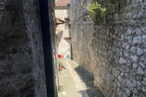 Desde Durrës/Golem: Tour en barco por Sazan, la cueva de Ali y Karaburun