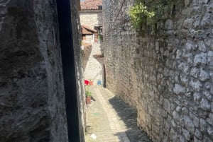 Desde Durrës/Golem: Tour en barco por Sazan, la cueva de Ali y Karaburun