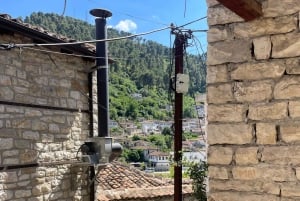 Desde Durrës/Golem: Tour en barco por Sazan, la cueva de Ali y Karaburun