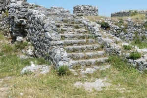 Von Tirana und Durres: Tagestour nach Berat und zum Belshi-See