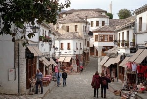 Van Tirana en Durres: Berat, Gjirokastra en Riviera in 2 dagen