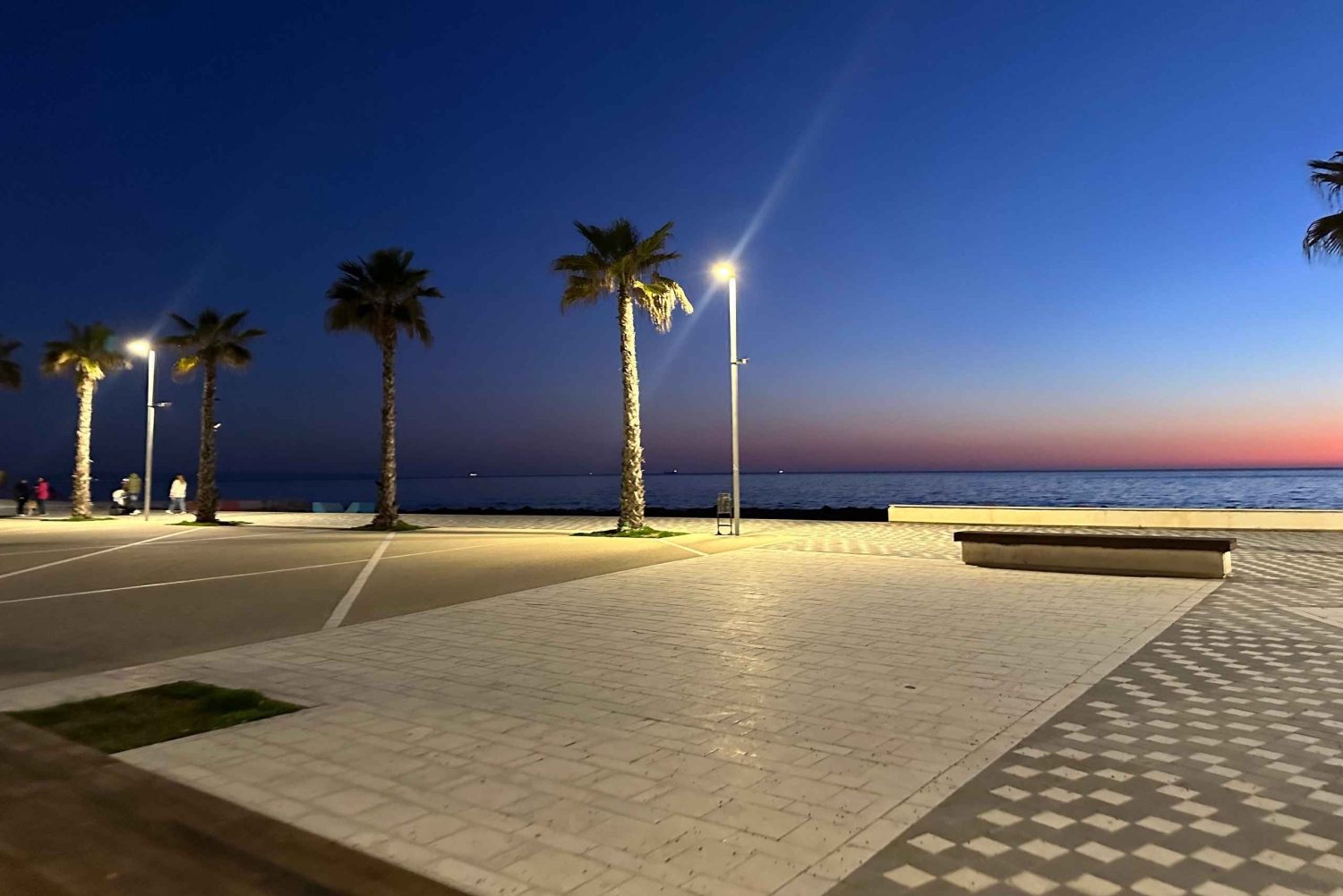 Fra Tirana: Durres by- og stranddag med parasoll inkludert.