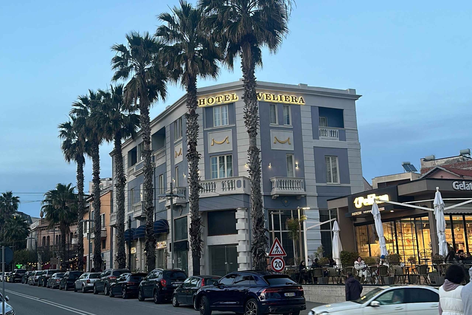 Fra Tirana: Durres by- og stranddag med parasoll inkludert.