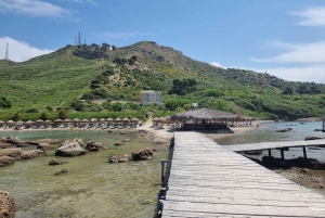 Fra Tirana: Durres by- og stranddag med parasoll inkludert.