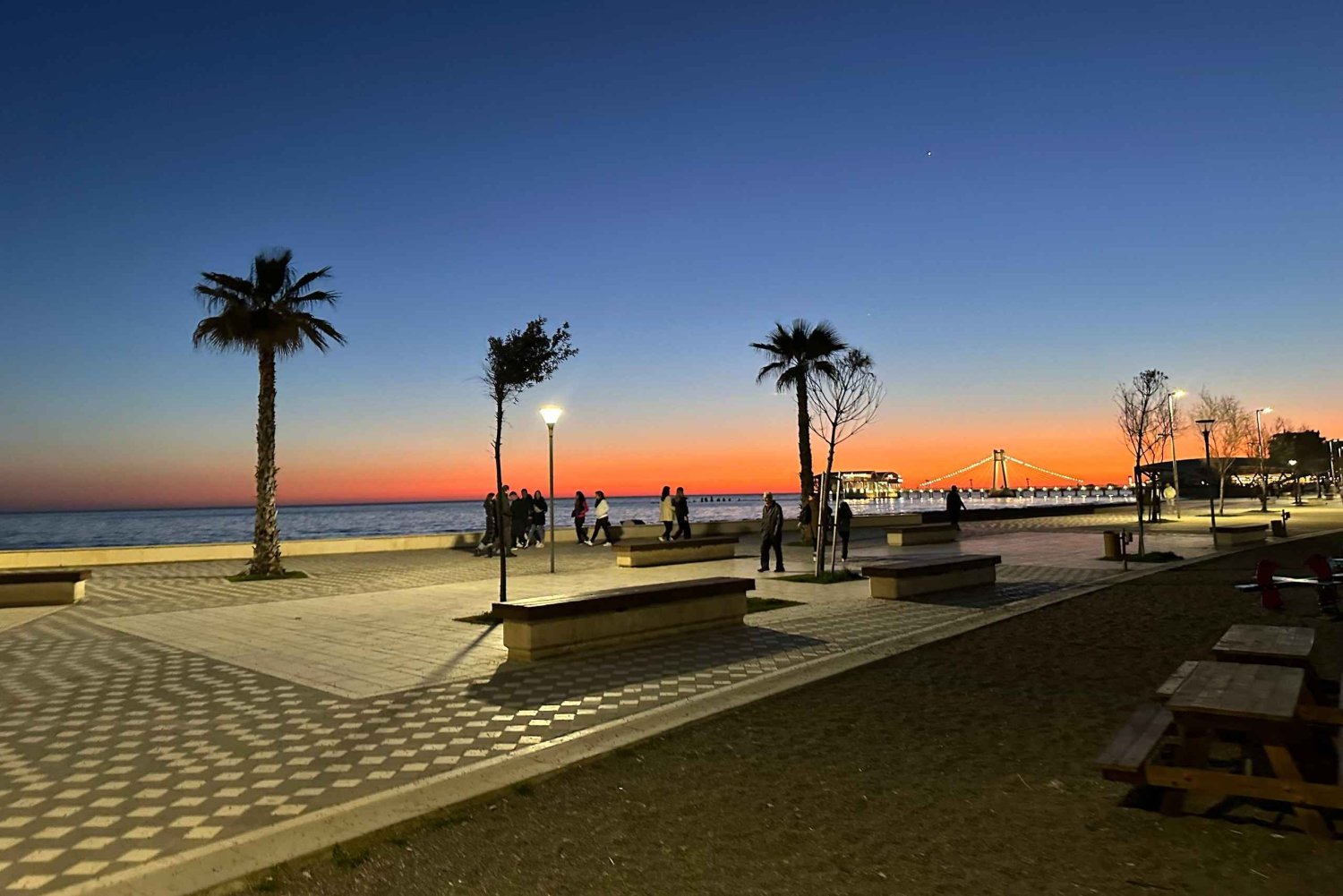 Ab Tirana: Durres Stadt und Strandtag mit Sonnenschirm inklusive.