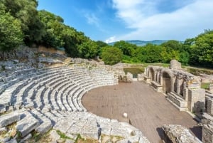 Från Tirana/Durres: Dagsutflykt till Saranda, Ksamil och Butrinti