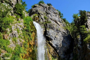 Von Tirana/Durres: Erkundung von Theth, Wasserfall und Blue Eye