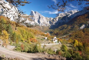 Von Tirana/Durres: Erkundung von Theth, Wasserfall und Blue Eye