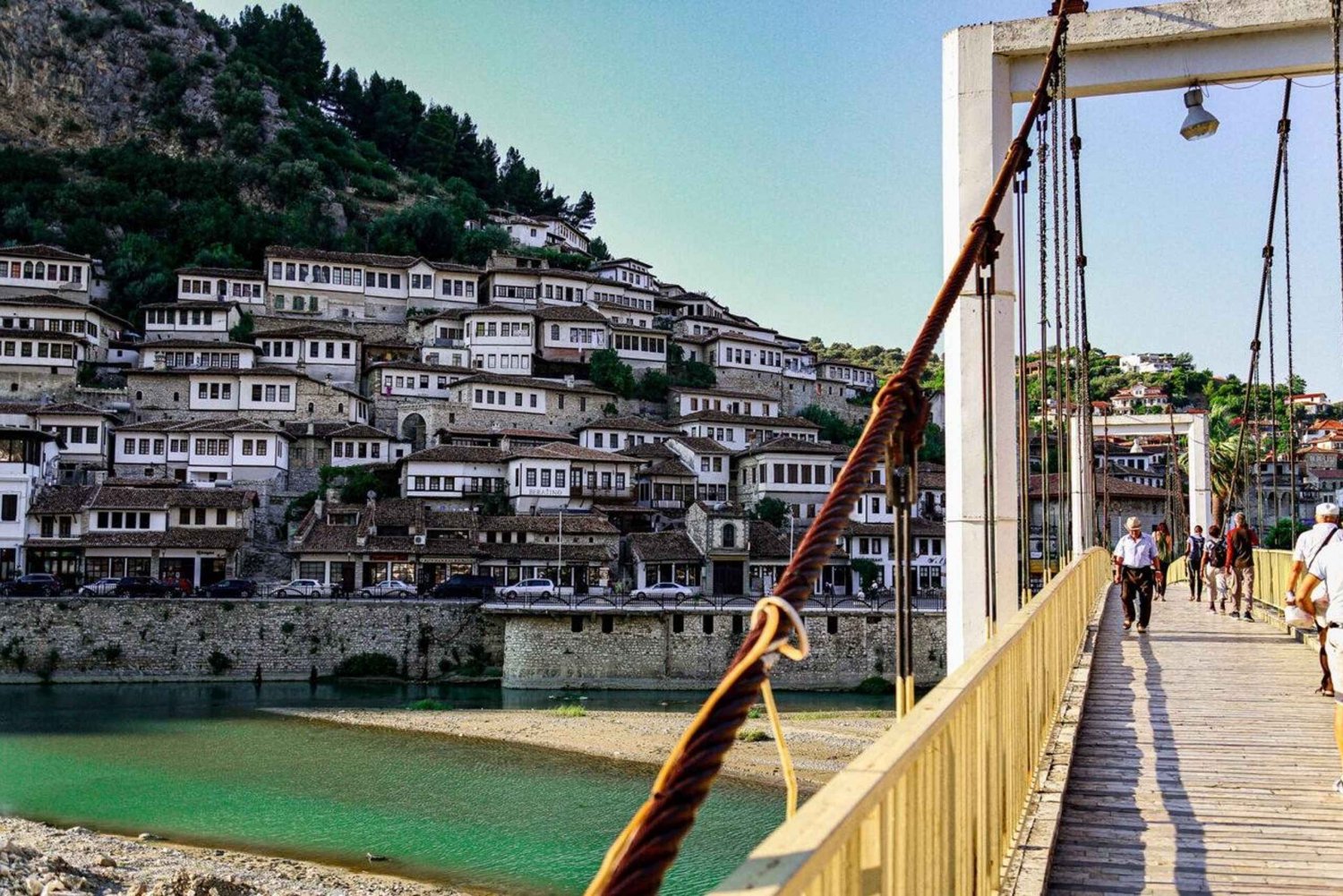 De Tirana/Durres/Golem : Tour de Berat (UNESCO) et du lac Belshi.