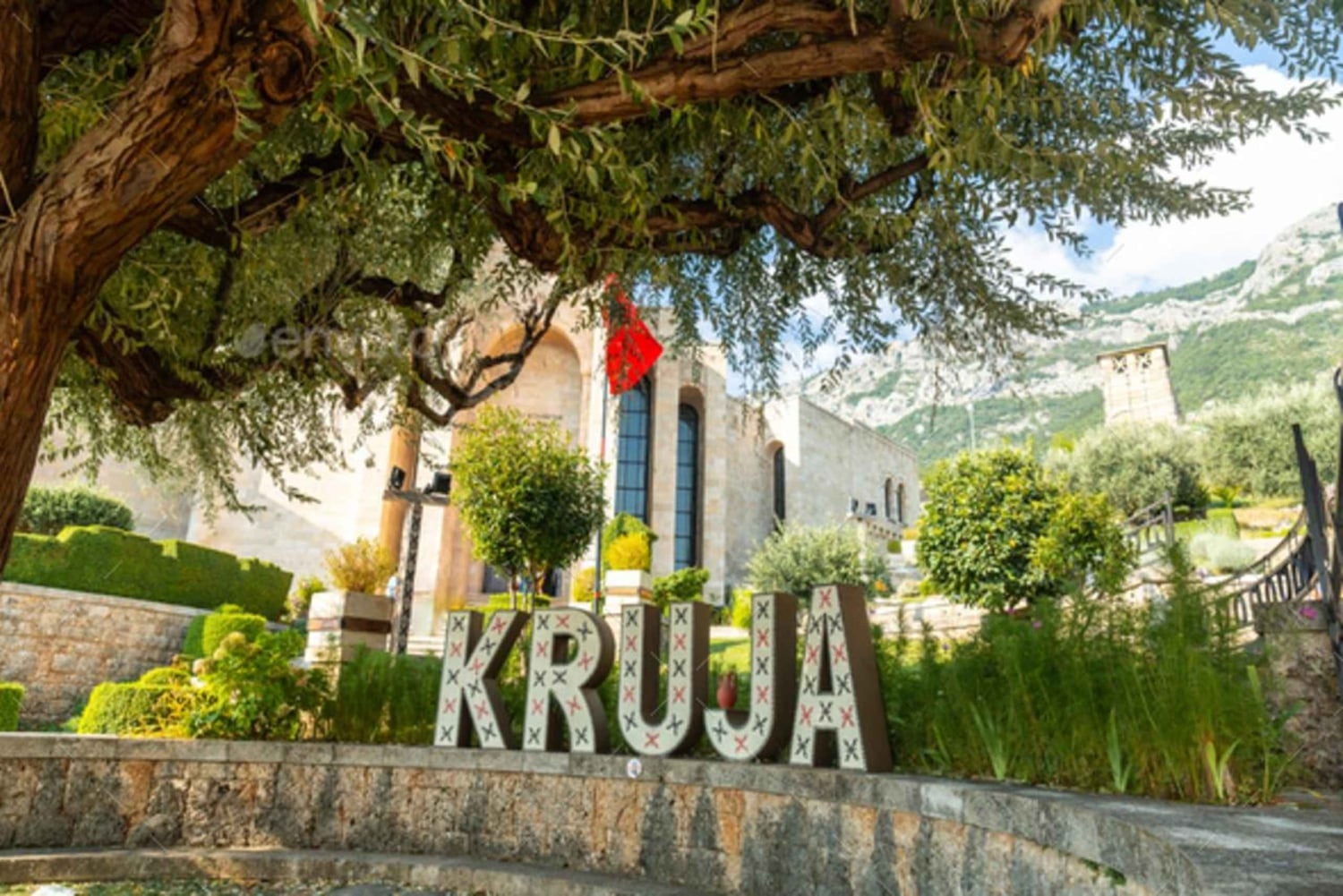 Fra Tirana/Durres/Golem: Tur til Kruja Slot og den gamle basar.