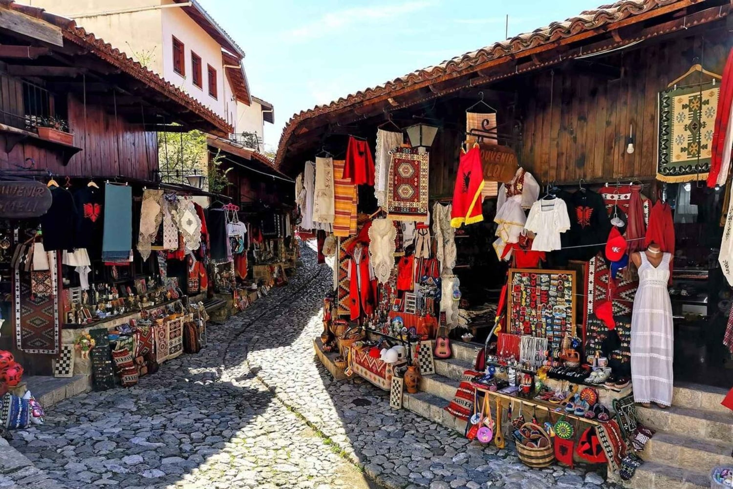 Fra Tirana/Durres/Golem: Tur til Kruja Slot og den gamle basar.