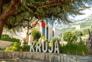 Fra Tirana/Durres/Golem: Tur til Kruja Slot og den gamle basar.