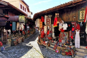 Fra Tirana/Durres/Golem: Tur til Kruja Slot og den gamle basar.