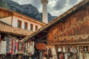 Fra Tirana/Durres/Golem: Tur til Kruja Slot og den gamle basar.