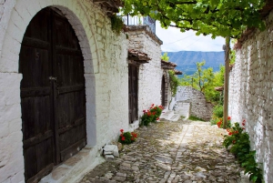 Von Tirana & Durres: Gruppenreise nach Apollonia Berat & Durres