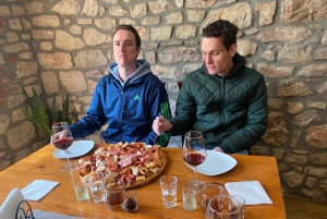 ティラナ/ドゥラスから：ソビエト連邦のワイナリー・リブラズドでのワイン試飲