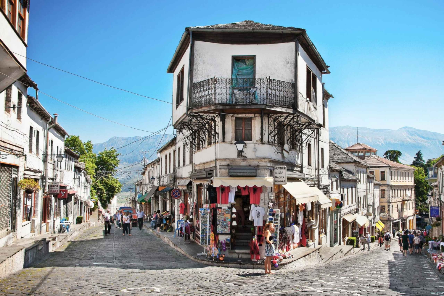 Da Tirana e Durazzo: tour privato di Gjirokaster e Blue Eye