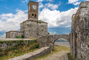 Au départ de Tirana et Durres : Visite privée de Gjirokaster et Blue Eye