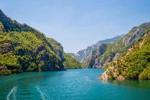 Desde Durrës/Tirana: Tour en barco por el río Shala