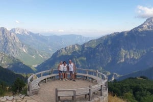 Von Tirana aus: Erkundung von Theth, Wasserfall und Blauem Auge